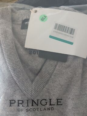 Pringle Men’s V-Neck Sweater in Gray
